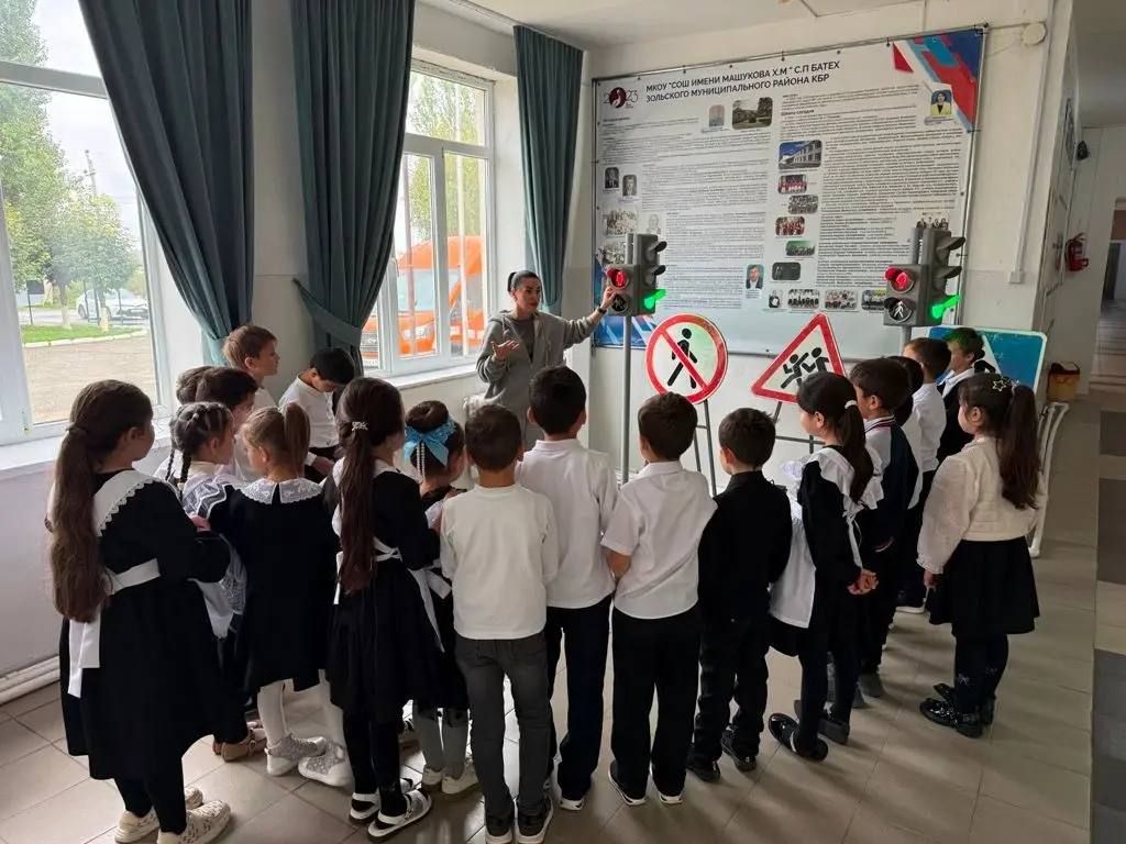 Школьники Кабардино-Балкарии приняли участие в интерактивном занятии «Безопасность на дороге» Школьники Кабардино-Балкарии приняли участие в интерактивном занятии «Безопасность на дороге»