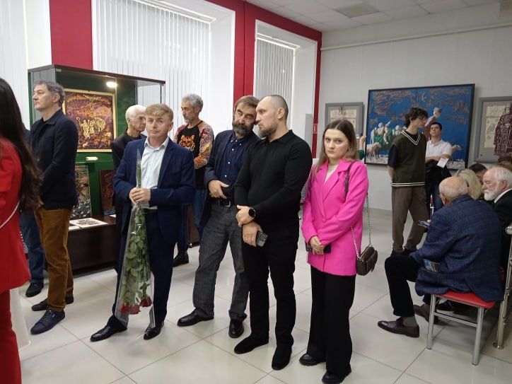 В Нальчике открылась выставка произведений молодых авторов Юга России В Нальчике открылась выставка произведений молодых авторов Юга России
