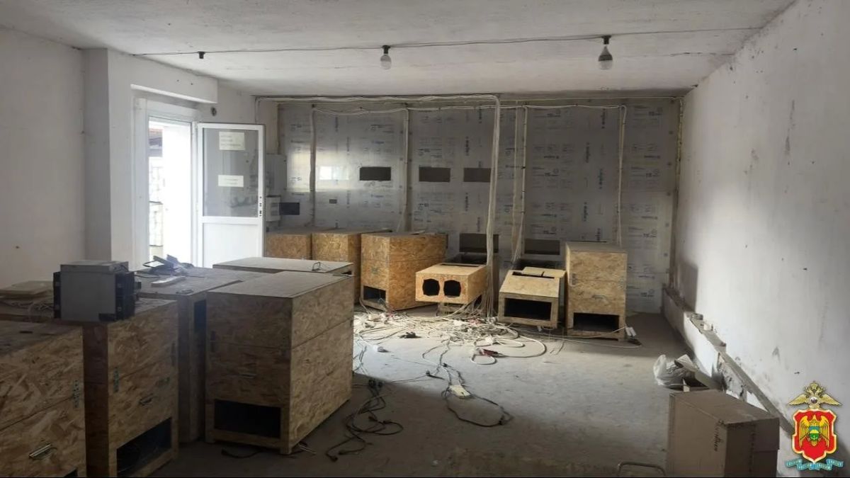 ПОЛИЦИЯ ВЫЧИСЛИЛА МАЙНЕРА ИЗ НАЛЬЧИКА, ПРИЧИНИВШЕГО ЭНЕРГОСБЫТОВОЙ КОМПАНИИ УЩЕРБ В 5 МЛН РУБЛЕЙ ПОЛИЦИЯ ВЫЧИСЛИЛА МАЙНЕРА ИЗ НАЛЬЧИКА, ПРИЧИНИВШЕГО ЭНЕРГОСБЫТОВОЙ КОМПАНИИ УЩЕРБ В 5 МЛН РУБЛЕЙ
