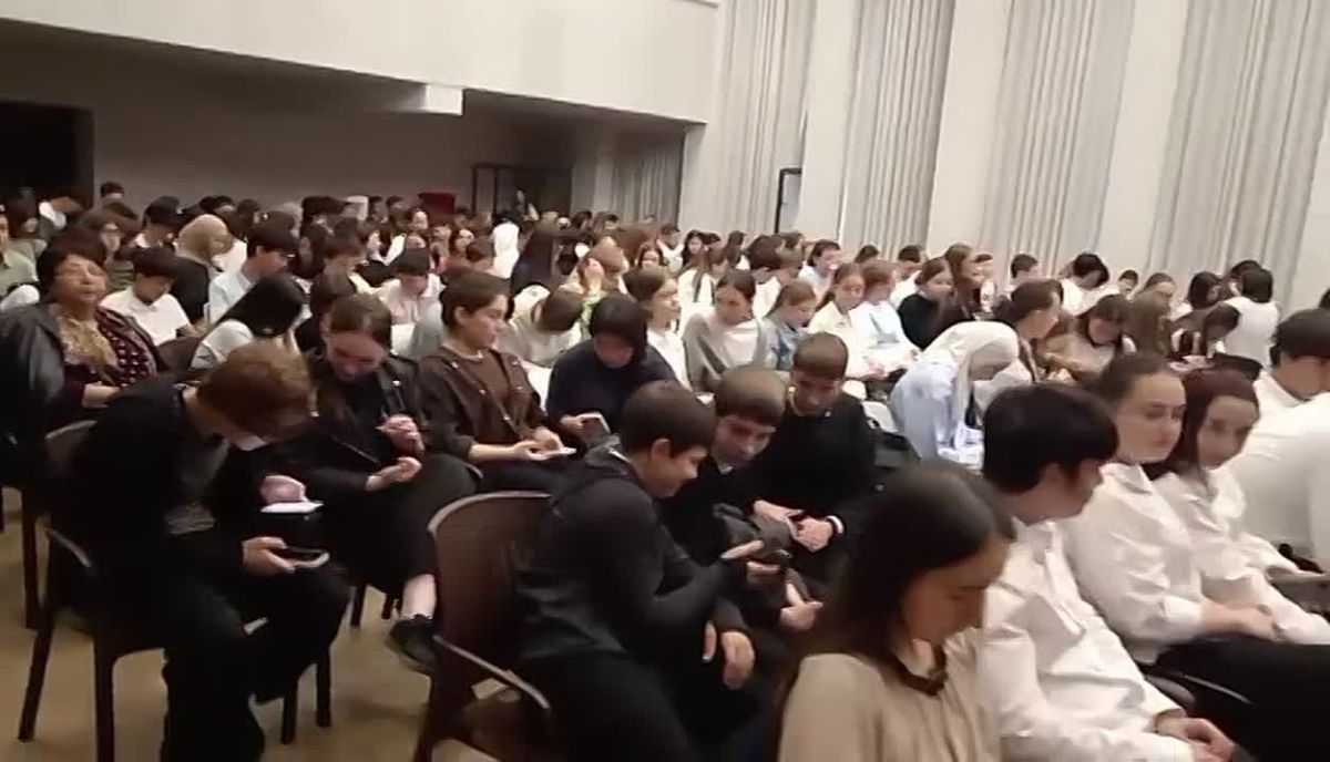 Сейчас в Театре юного зрителя начинается премьера профилактической театральной постановки "Вне зоны доступа"