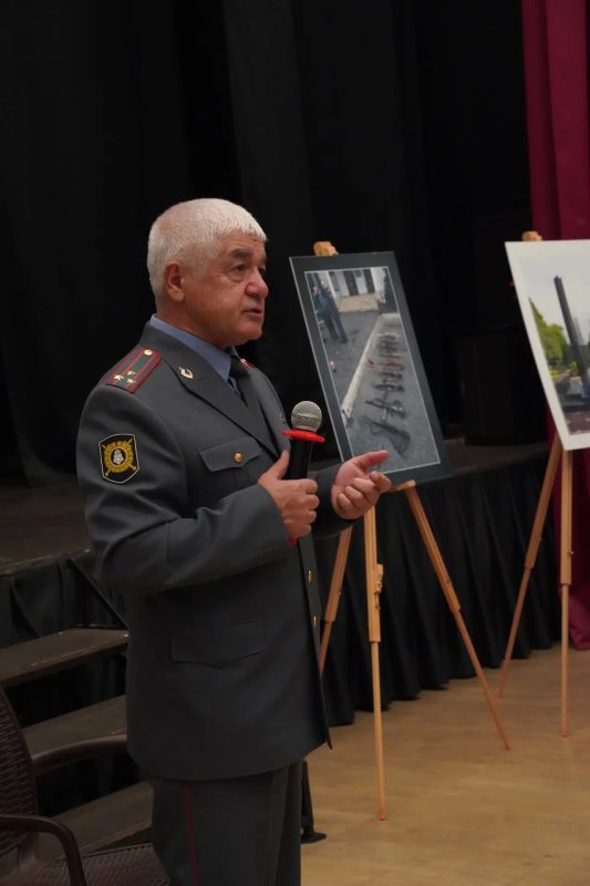 Сегодня в Театре юного зрителя состоялось памятное мероприятие, посвящённое сотрудникам правоохранительных органов, погибшим при исполнении служебного долга во время трагических событий 13–14 октября 2005 года в... Сегодня в Театре юного зрителя состоялось памятное мероприятие, посвящённое сотрудникам правоохранительных органов, погибшим при исполнении служебного долга во время трагических событий 13–14 октября 2005 года в...