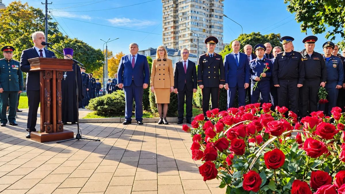 Руководитель следственного управления СК России по Кабардино-Балкарской Республике В. Х. Устов принял участие в траурном митинге, посвященном 21-й годовщине нападения боевиков на Нальчик