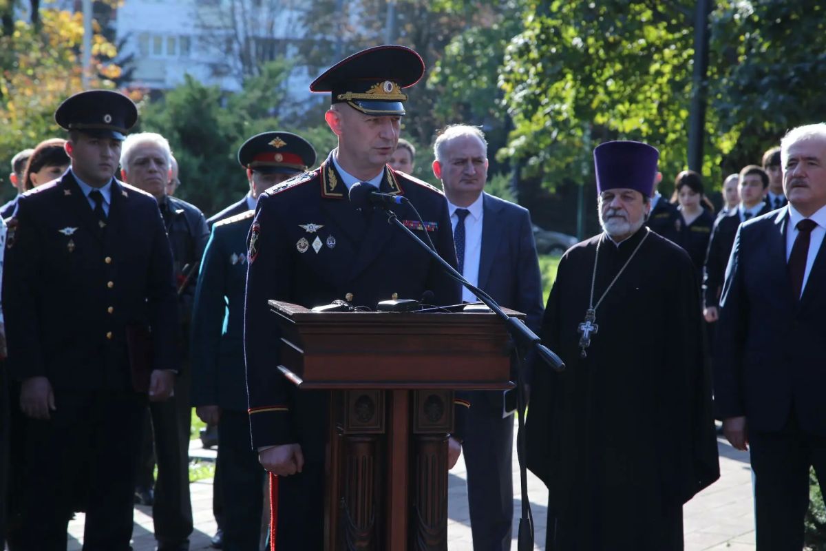 В СКВЕРЕ МИЛИЦИИ ПОЧТИЛИ ПАМЯТЬ СОТРУДНИКОВ ПРАВООХРАНИТЕЛЬНЫХ ОРГАНОВ, ПОГИБШИХ ПРИ ВЫПОЛНЕНИИ СЛУЖЕБНЫХ ОБЯЗАННОСТЕЙ В СКВЕРЕ МИЛИЦИИ ПОЧТИЛИ ПАМЯТЬ СОТРУДНИКОВ ПРАВООХРАНИТЕЛЬНЫХ ОРГАНОВ, ПОГИБШИХ ПРИ ВЫПОЛНЕНИИ СЛУЖЕБНЫХ ОБЯЗАННОСТЕЙ