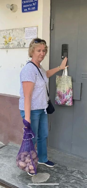 В рамках месячника «Милосердие», который традиционно проходит в Кабардино-Балкарии с 1 по 31 октября, члены семей участников СВО, труженики тыла и одинокие инвалиды, состоящие на социальном обслуживании в ГКУ «РКЦСОН» МТиСЗ... В рамках месячника «Милосердие», который традиционно проходит в Кабардино-Балкарии с 1 по 31 октября, члены семей участников СВО, труженики тыла и одинокие инвалиды, состоящие на социальном обслуживании в ГКУ «РКЦСОН» МТиСЗ...