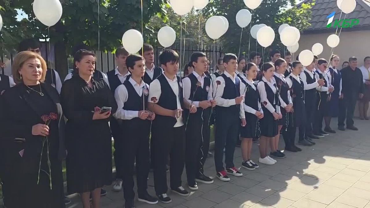 Память погибших в результате нападения на столицу региона почтили и в других городах и районах республики