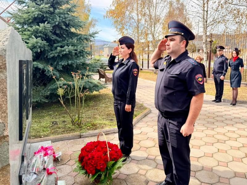 В Чегемском, Черекском и Прохладненском районах прошли памятные мероприятия В Чегемском, Черекском и Прохладненском районах прошли памятные мероприятия