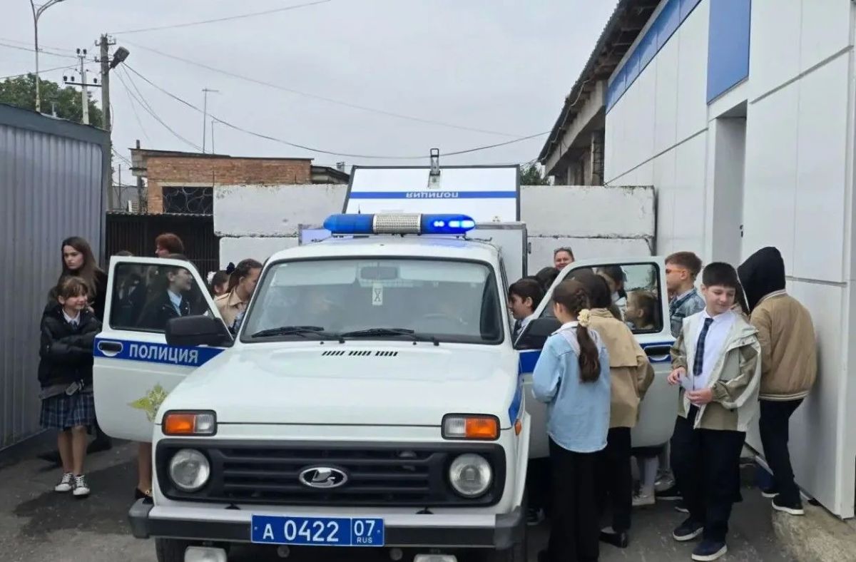ШКОЛЬНИКИ УРВАНСКОГО РАЙОНА ПОЗНАКОМИЛИСЬ СО СЛУЖБОЙ ПОЛИЦИИ ШКОЛЬНИКИ УРВАНСКОГО РАЙОНА ПОЗНАКОМИЛИСЬ СО СЛУЖБОЙ ПОЛИЦИИ