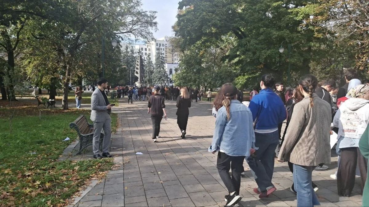 В городском парке Нальчика проходит акция "10000 шагов к здоровому сердцу"