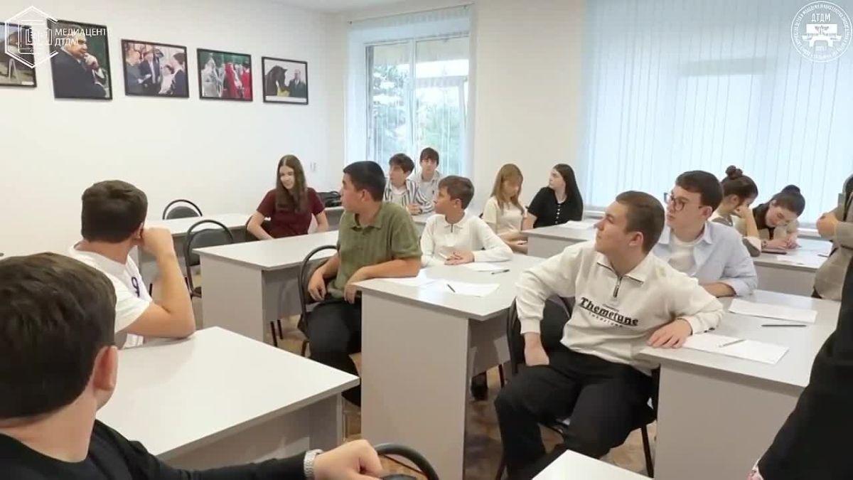 Во Дворце творчества детей и молодежи прошел открытый видеоурок «Валерий Коков: Конституция 1997 года как правовой фундамент стабильности Кабардино-Балкарии»