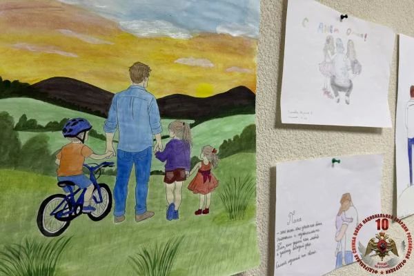 В год 10-летия образования войск национальной гвардии Российской Федерации и в преддверии всероссийского Дня отца в Управлении Росгвардии по Кабардино-Балкарской Республике презентовали выставку детского рисунка «Мой папа —...