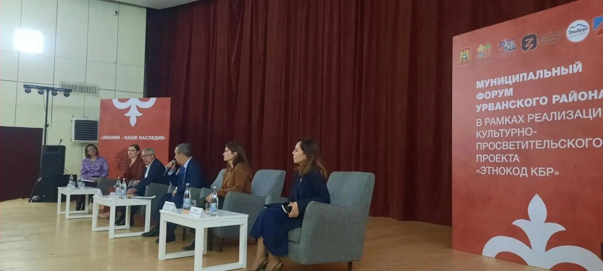 Предметы быта, национальные блюда, изделия мастеров — всё это не просто выставка, а приглашение к разговору Предметы быта, национальные блюда, изделия мастеров — всё это не просто выставка, а приглашение к разговору