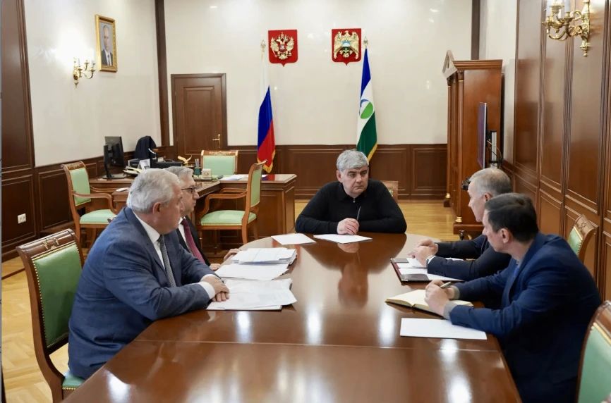 Казбек Коков провел совещание по строительству и капремонту крупных объектов в КБР