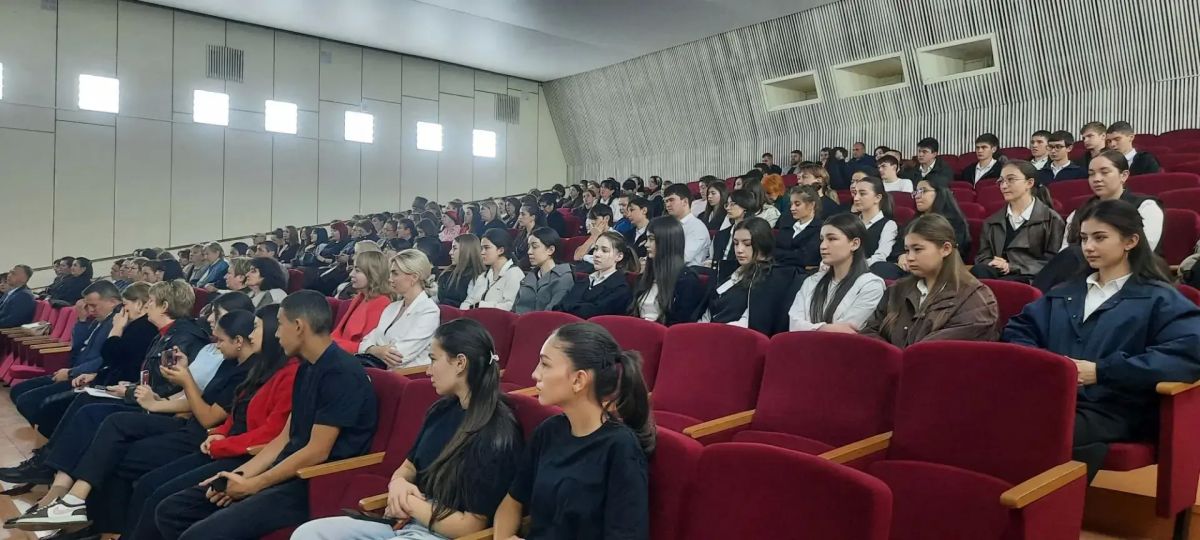 Предметы быта, национальные блюда, изделия мастеров — всё это не просто выставка, а приглашение к разговору Предметы быта, национальные блюда, изделия мастеров — всё это не просто выставка, а приглашение к разговору