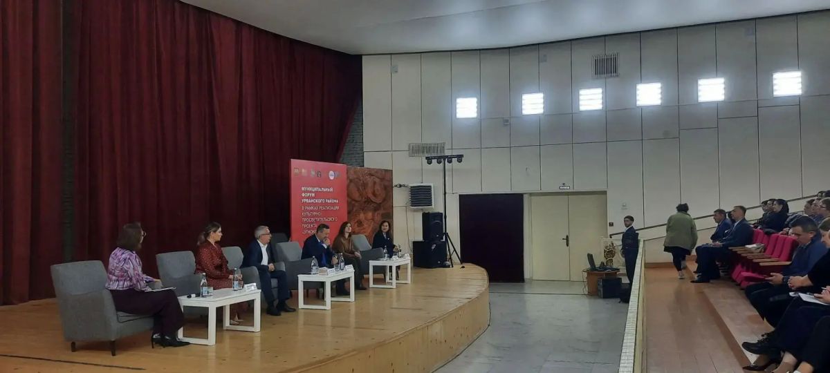 Предметы быта, национальные блюда, изделия мастеров — всё это не просто выставка, а приглашение к разговору Предметы быта, национальные блюда, изделия мастеров — всё это не просто выставка, а приглашение к разговору