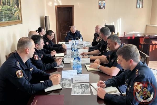 В Нальчике офицеры вневедомственной охраны Росгвардии провели круглый стол с представителями образовательных учреждений В год 10-летия со дня образования Росгвардии и 215-летия войск правопорядка, а также в преддверии Дня... В Нальчике офицеры вневедомственной охраны Росгвардии провели круглый стол с представителями образовательных учреждений В год 10-летия со дня образования Росгвардии и 215-летия войск правопорядка, а также в преддверии Дня...