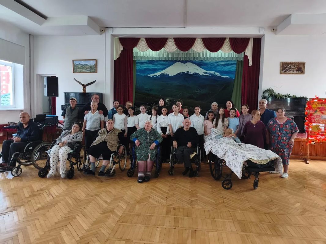В рамках продолжающегося месячника милосердия, приуроченного ко Дню пожилого человека, в Нальчикском доме-интернате для престарелых и инвалидов прошел праздничный концерт В рамках продолжающегося месячника милосердия, приуроченного ко Дню пожилого человека, в Нальчикском доме-интернате для престарелых и инвалидов прошел праздничный концерт