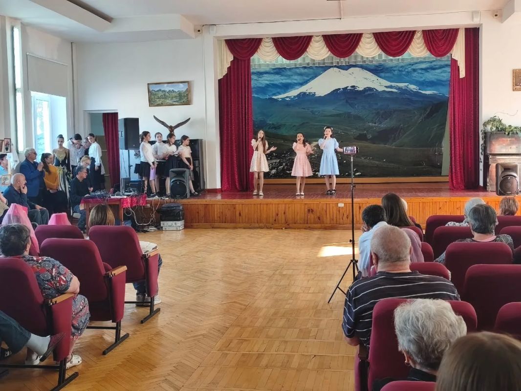 В рамках продолжающегося месячника милосердия, приуроченного ко Дню пожилого человека, в Нальчикском доме-интернате для престарелых и инвалидов прошел праздничный концерт В рамках продолжающегося месячника милосердия, приуроченного ко Дню пожилого человека, в Нальчикском доме-интернате для престарелых и инвалидов прошел праздничный концерт