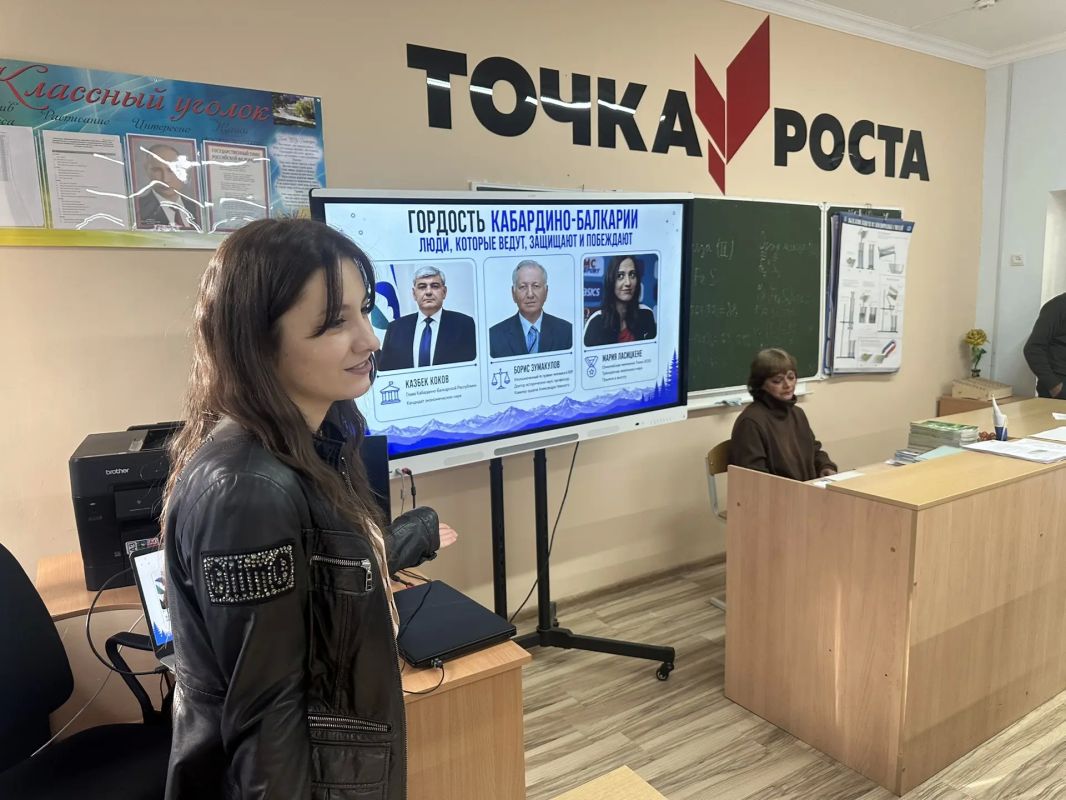 «Проводники смыслов» продолжают знакомить школьников с новыми возможностями! «Проводники смыслов» продолжают знакомить школьников с новыми возможностями!