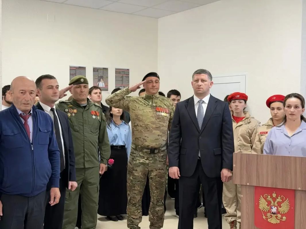 «Стена Героев»: память о защитниках Отечества Сохранить память о героях и передать её подрастающему поколению — «Стена Героев»: память о защитниках Отечества Сохранить память о героях и передать её подрастающему поколению —