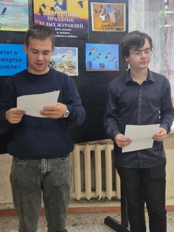 Патриотический час «Журавли нашей памяти», приуроченный ко Всероссийскому поэтическому празднику Белых журавлей, сотрудники Отдела городского абонемента ГНБ КБР им. Т.К. Мальбахова провели совместно со студентами... Патриотический час «Журавли нашей памяти», приуроченный ко Всероссийскому поэтическому празднику Белых журавлей, сотрудники Отдела городского абонемента ГНБ КБР им. Т.К. Мальбахова провели совместно со студентами...