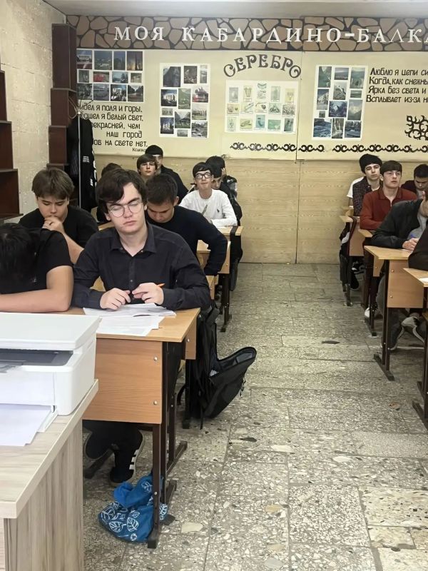 Патриотический час «Журавли нашей памяти», приуроченный ко Всероссийскому поэтическому празднику Белых журавлей, сотрудники Отдела городского абонемента ГНБ КБР им. Т.К. Мальбахова провели совместно со студентами... Патриотический час «Журавли нашей памяти», приуроченный ко Всероссийскому поэтическому празднику Белых журавлей, сотрудники Отдела городского абонемента ГНБ КБР им. Т.К. Мальбахова провели совместно со студентами...