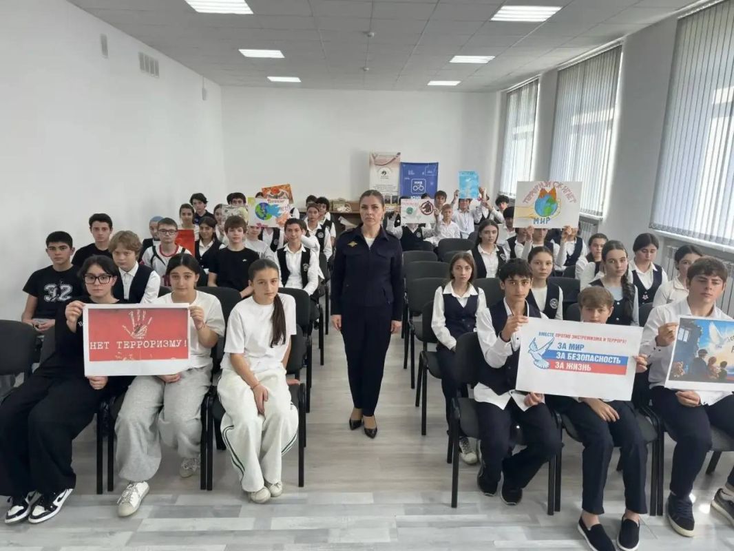 Полицейские Урванского и Черекского районов провели профилактические мероприятия со школьниками по вопросам детской безопасности Полицейские Урванского и Черекского районов провели профилактические мероприятия со школьниками по вопросам детской безопасности