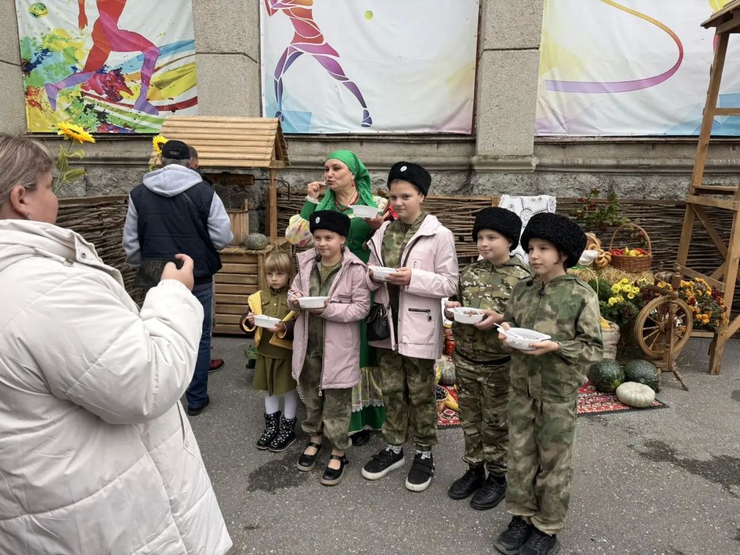 Здесь же – полевая кухня, выставки, мастер-классы Здесь же – полевая кухня, выставки, мастер-классы