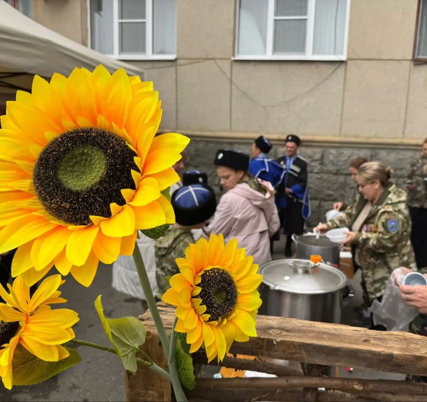Здесь же – полевая кухня, выставки, мастер-классы Здесь же – полевая кухня, выставки, мастер-классы