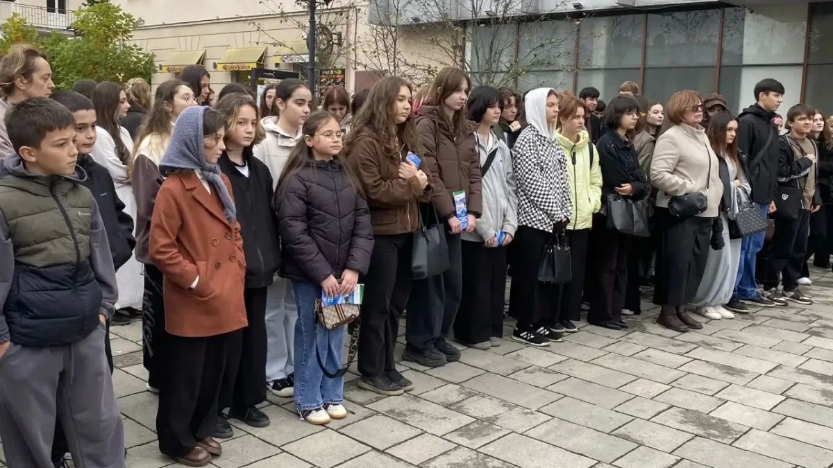 Прямо сейчас в Нальчике проходит акция «Женщины – за жизнь на дорогах!» Прямо сейчас в Нальчике проходит акция «Женщины – за жизнь на дорогах!»