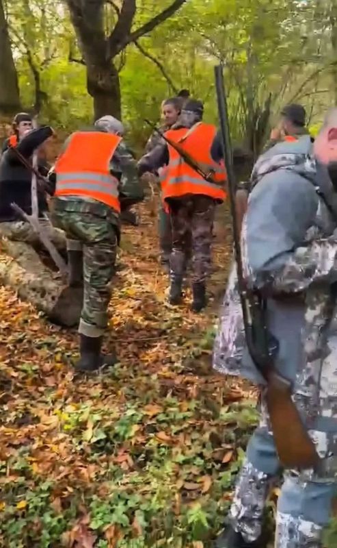 Группа для мониторинга популяции бурого медведя и «разрешения конфликтных ситуаций, связанных с его появлением вблизи населенных пунктов», создана в КБР, сообщили в региональном минприроды Группа для мониторинга популяции бурого медведя и «разрешения конфликтных ситуаций, связанных с его появлением вблизи населенных пунктов», создана в КБР, сообщили в региональном минприроды