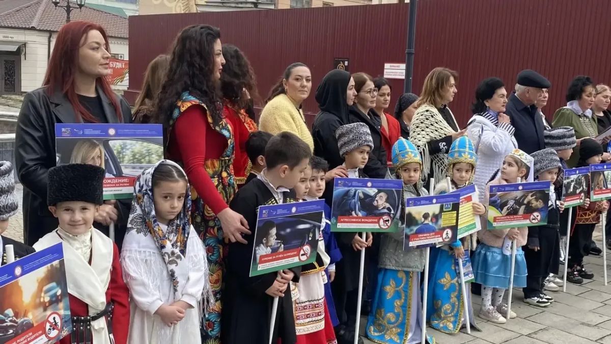 Прямо сейчас в Нальчике проходит акция «Женщины – за жизнь на дорогах!» Прямо сейчас в Нальчике проходит акция «Женщины – за жизнь на дорогах!»