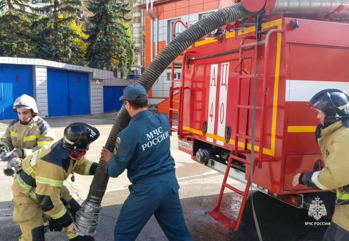 Служба пожаротушения Главного управления МЧС России по КБР осуществила проверку пожарно-спасательной части № 10 города Тырныауз Служба пожаротушения Главного управления МЧС России по КБР осуществила проверку пожарно-спасательной части № 10 города Тырныауз