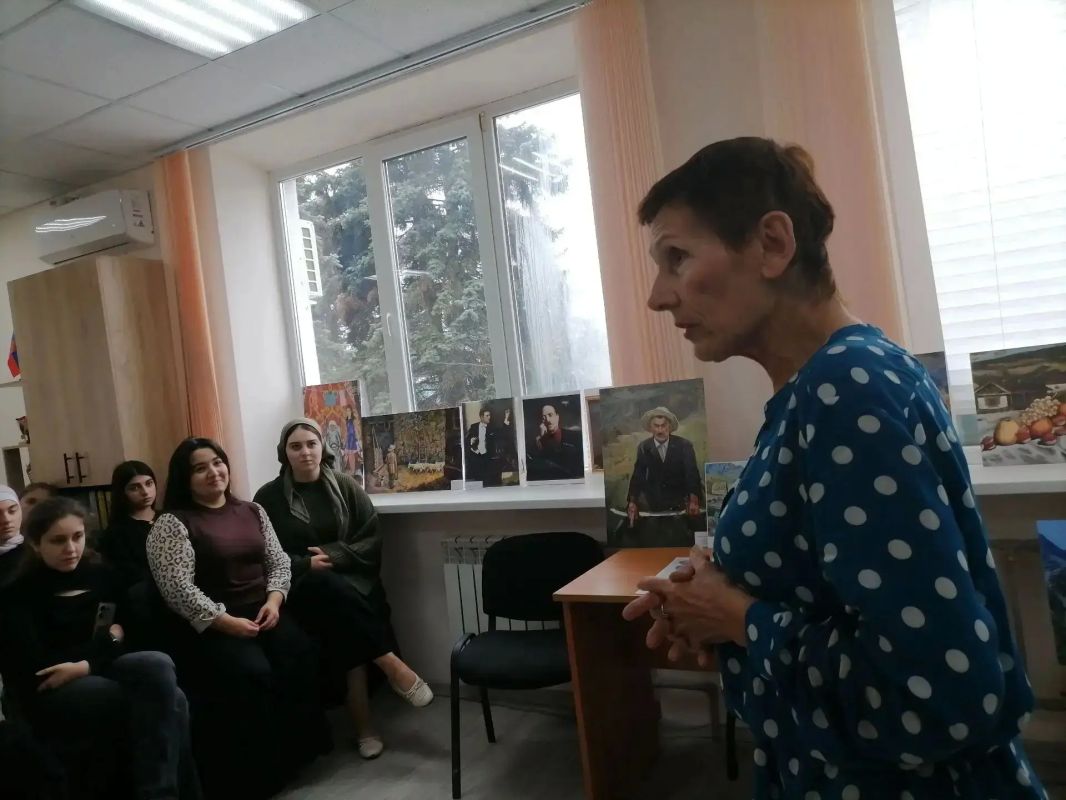 Сотрудники Кабардино-Балкарского музея изобразительного искусства им. А. Л. Ткаченко Н. Леонтьева и Е. Жантудуева провели выставочно-образовательную встречу в Торгово-технологическом колледже г. Нальчика Сотрудники Кабардино-Балкарского музея изобразительного искусства им. А. Л. Ткаченко Н. Леонтьева и Е. Жантудуева провели выставочно-образовательную встречу в Торгово-технологическом колледже г. Нальчика
