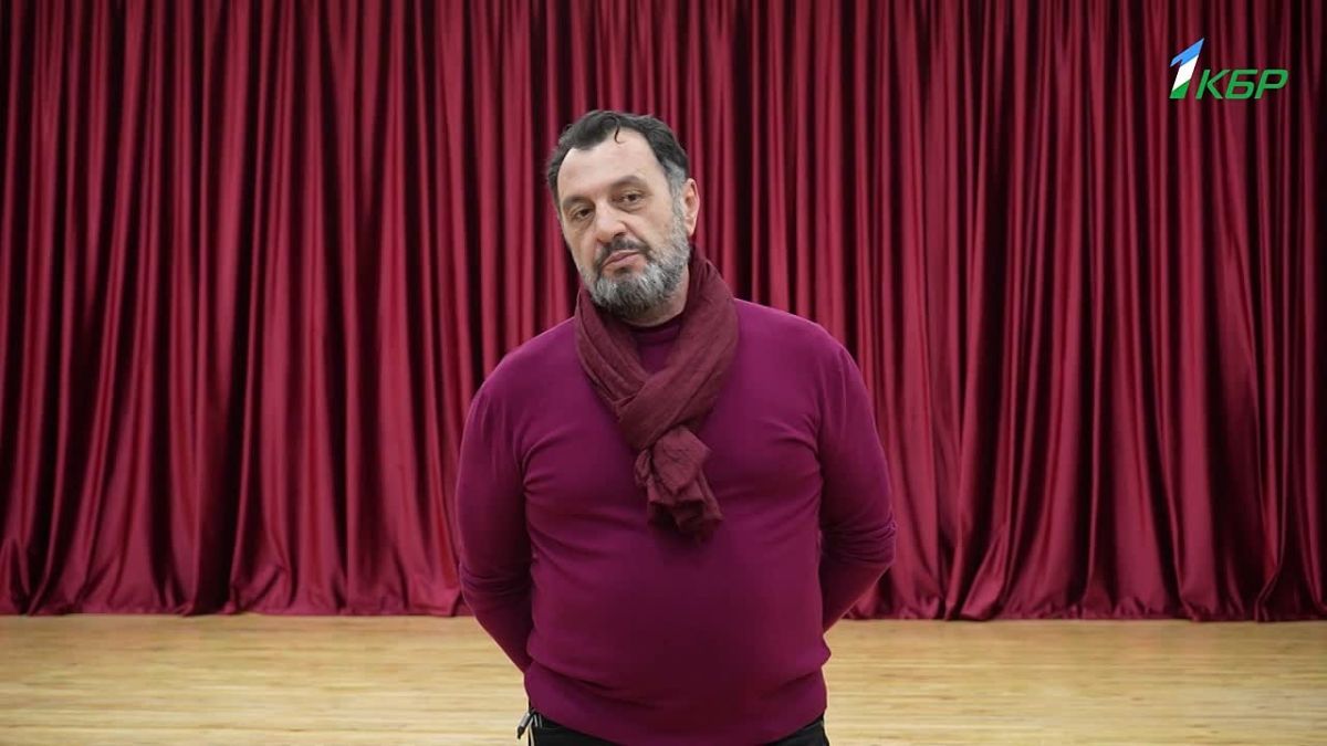 В Детской школе искусств села Нижний Куркужин известный ювелир и гравер Владимир Плахов дал мастер-класс для учеников и выпускников ДШИ, а также нескольких практикующих мастеров