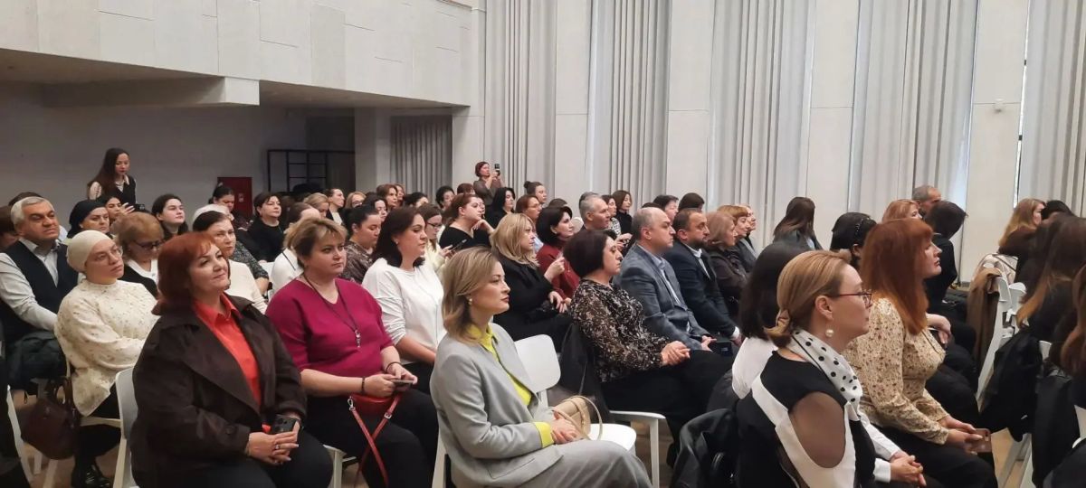 В Нальчике педагогам показывают, как школьный театр становится настоящей лабораторией воспитания и развития В Нальчике педагогам показывают, как школьный театр становится настоящей лабораторией воспитания и развития