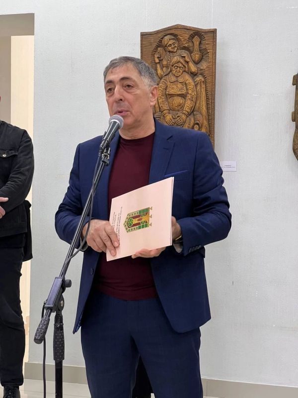 В музее ИЗО открылась персональная выставка народного художника республики Адыгея Рамазана Хуажева В музее ИЗО открылась персональная выставка народного художника республики Адыгея Рамазана Хуажева