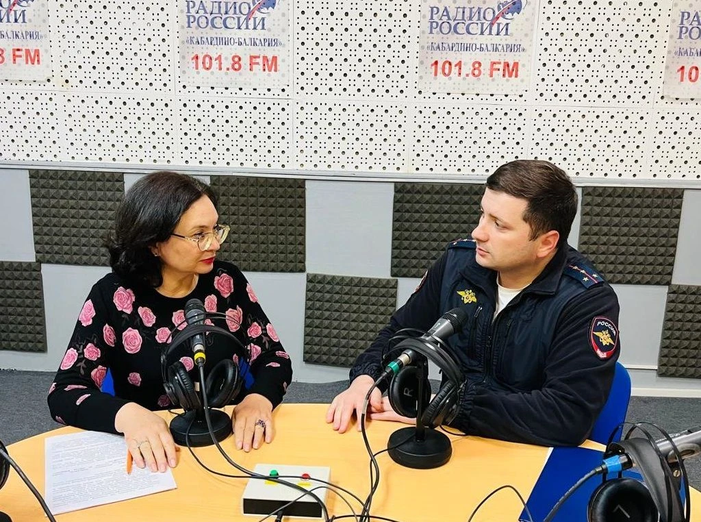 ВОПРОСЫ БЕЗОПАСНОСТИ НА ДОРОГАХ В МЕЖСЕЗОНЬЕ ОБСУДИЛИ В ПРЯМОМ ЭФИРЕ РАДИОПЕРЕДАЧИ «ЗАКОННЫЙ ВОПРОС»
