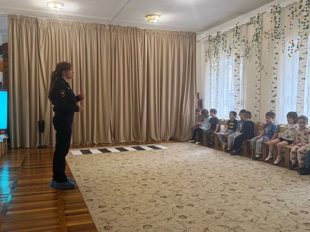 В рамках профилактической работы по снижению детского дорожно-транспортного травматизма сотрудники Госавтоинспекции Управления МВД России по городу Нальчику организовали интерактивное занятие для воспитанников детского сада... В рамках профилактической работы по снижению детского дорожно-транспортного травматизма сотрудники Госавтоинспекции Управления МВД России по городу Нальчику организовали интерактивное занятие для воспитанников детского сада...