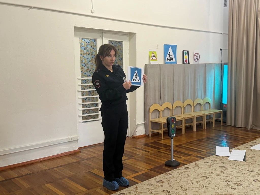 В рамках профилактической работы по снижению детского дорожно-транспортного травматизма сотрудники Госавтоинспекции Управления МВД России по городу Нальчику организовали интерактивное занятие для воспитанников детского сада... В рамках профилактической работы по снижению детского дорожно-транспортного травматизма сотрудники Госавтоинспекции Управления МВД России по городу Нальчику организовали интерактивное занятие для воспитанников детского сада...
