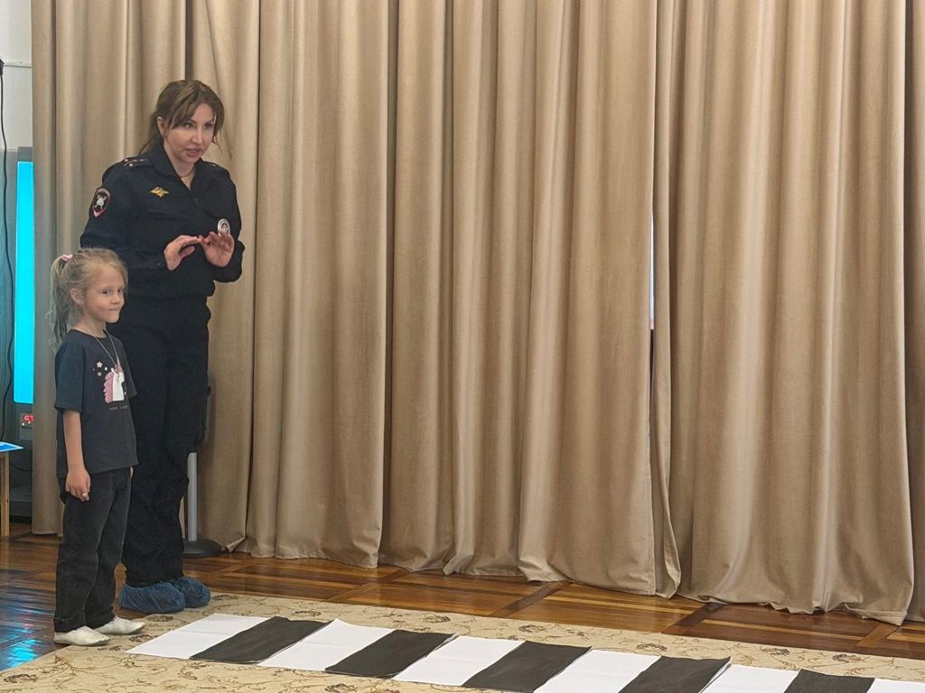 В рамках профилактической работы по снижению детского дорожно-транспортного травматизма сотрудники Госавтоинспекции Управления МВД России по городу Нальчику организовали интерактивное занятие для воспитанников детского сада... В рамках профилактической работы по снижению детского дорожно-транспортного травматизма сотрудники Госавтоинспекции Управления МВД России по городу Нальчику организовали интерактивное занятие для воспитанников детского сада...